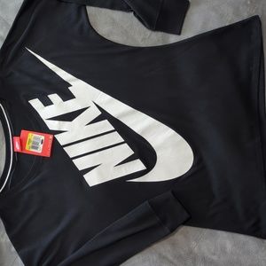NWT Black and white long sleeve women's Nike T-shirt small